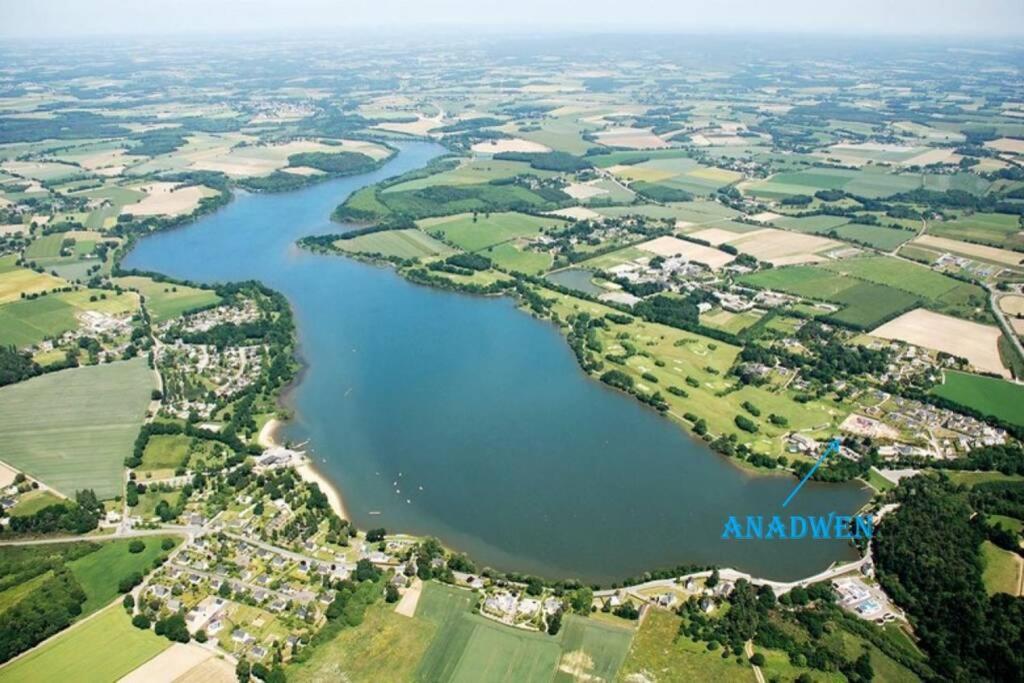 Cottage Anadwen Au Pied Du Lac Au Duc Et Son Golf Ploërmel Zewnętrze zdjęcie