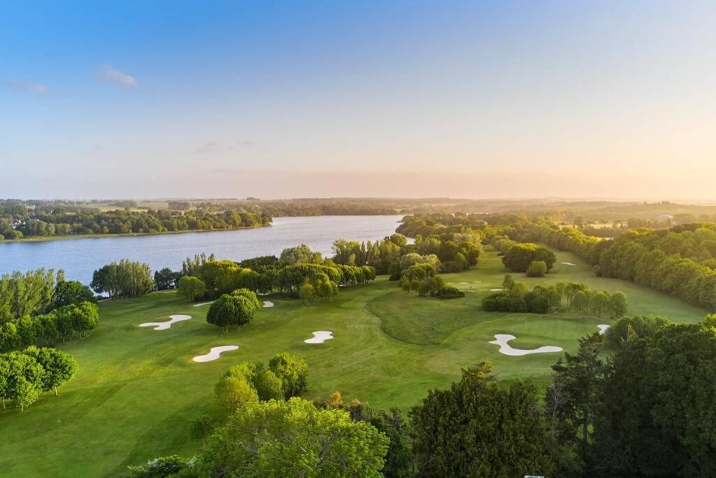Cottage Anadwen Au Pied Du Lac Au Duc Et Son Golf Ploërmel Zewnętrze zdjęcie